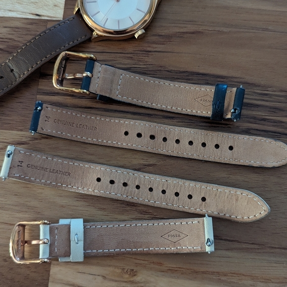 Women's Fossil Watch with Interchangeable Leather Bands - Picture 5 of 8